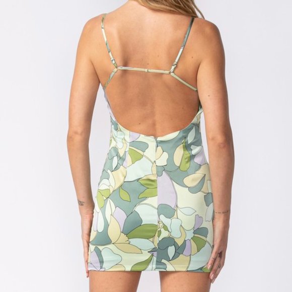 GARDEN GREEN FLORAL MINI DRESS 🌱 - Picture 2 of 3